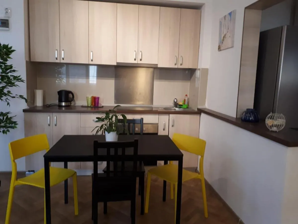 Old Town Gems - Shabbat Friendly Apartment Bucharest 0*,