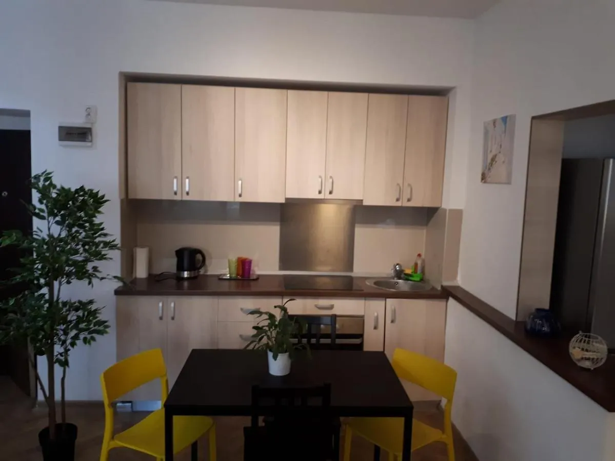 Old Town Gems - Shabbat Friendly Apartment Bucharest