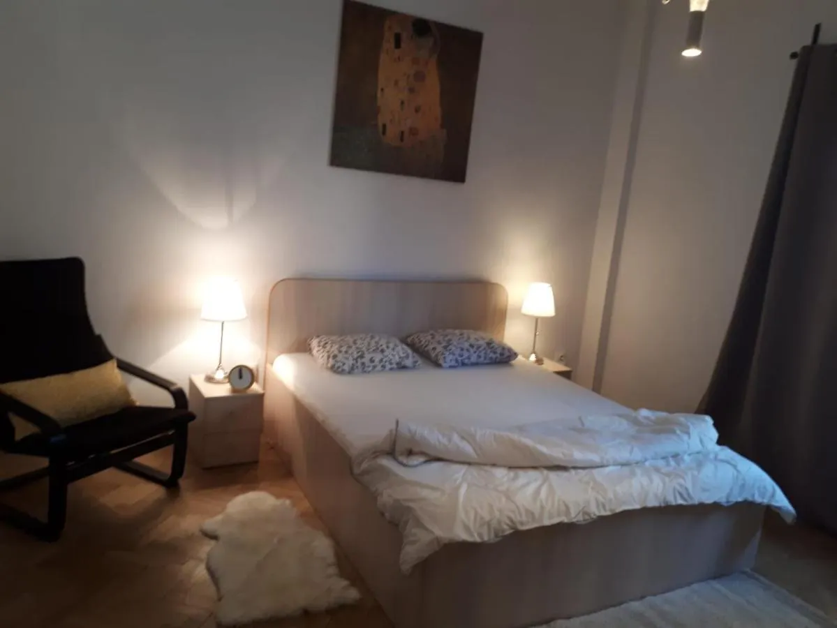 Old Town Gems - Shabbat Friendly Apartment Bucharest Romania